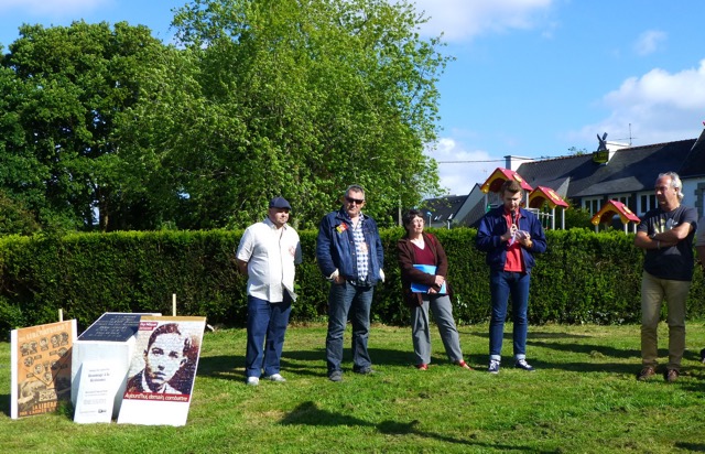 Hommage d'un jeune militant.JPG