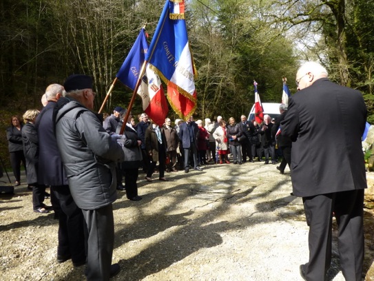 stèle de Coat Queinec- les drapeaux(1)